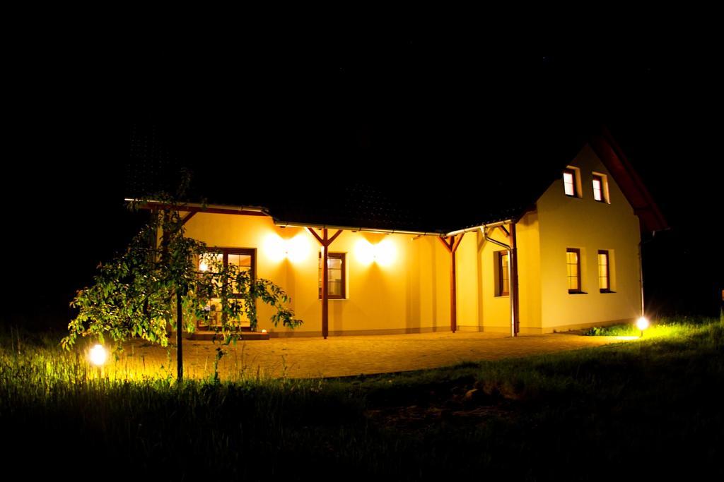 Penzion Recall Hotel Troskovice Exterior photo